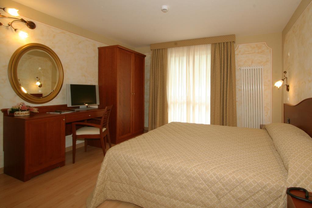Hotel Dama Bianca 발토우르넨체 객실 사진