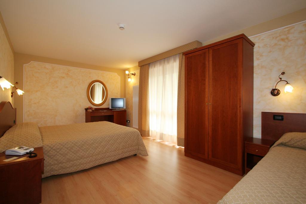 Hotel Dama Bianca 발토우르넨체 객실 사진